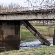 Kėdainiuose įgriuvusį tiltą vertins komisija, greičiausias sprendimas – laikinas tiltas