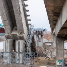 Naujausia informacija po tilto konstrukcijos griūties: uždaryta Panerių gatvė 