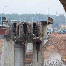 Kleboniškio tilto griūtis: baiminamasi, kad gali dar lūžti, koreguojamos eismo schemos