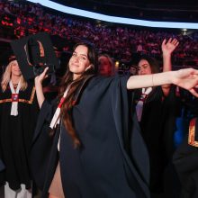 LSMU absolventams įteikti diplomai: linkėta tobulėti, būti laimingais ir teikti viltį žmonėms