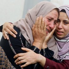 Po Izraelio smūgių Gazos Ruožo pietuose esančiame Rafache žuvusiųjų skaičius išaugo iki 18