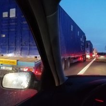 Masinė avarija ant Kleboniškio tilto paralyžiavo eismą: spūstis – milžiniška