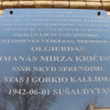 Dvylikoje senųjų totorių kapinių įrengti atminimo ženklai