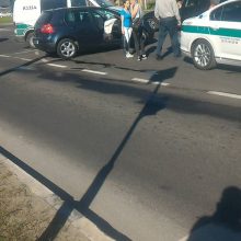 Pareigūnų ekipažo ir „VW Golf“ avarija: ieškomi liudininkai