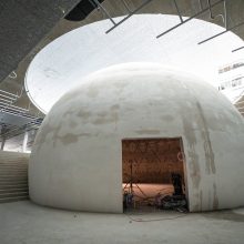 Žvilgsnis į baigiamą statyti „Mokslo salą“: jau įrengtos „ore“ kabančios konstrukcijos