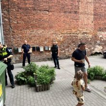 Žiaurios muštynės Kauno centre: keturiems įtariamiesiems – trijų mėnesių suėmimas