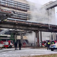 Bendrovės teritorijoje Kaune – sprogimas: atvira liepsna degė pastatas, yra nukentėjusiųjų
