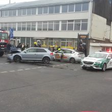 Netoli „Girstučio“ –  „Audi“ ir taksi automobilio avarija 