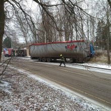 Avaringas rytas Kaune: sniego išbandymų neišlaikė per 10 vairuotojų