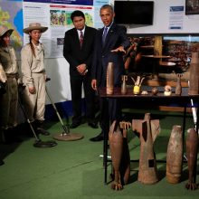 Apsilankęs Laoso reabilitacijos centre B. Obama didina paramą bomboms naikinti