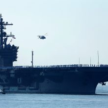 JAV demonstruoja galią: dislokuojami karo laivai Korėjos pusiasalyje
