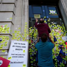 Londono gatves užkimšę demonstrantai reikalavo naujo balsavimo dėl „Brexit“