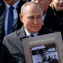 Čekijos premjeras: V. Putinas iškraipo istoriją
