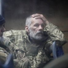 Karas: Rusija puola rytinius Ukrainos miestus