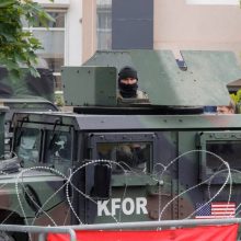 NATO: taikos palaikymo pajėgos yra tvirtai įsipareigojusios vykdyti savo misiją Kosove