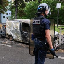 Ketvirtąją protestų naktį Prancūzijos policija sulaikė 1,3 tūkst. žmonių