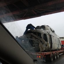 Įvykis Aleksote: vilkiku gabenamas sraigtasparnis kliudė tiltą