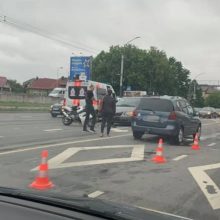 Trečiadienis Kaune prasidėjo avarijomis: nukentėjo motociklininkas