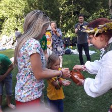 Per Jonines Šveicarijos lietuviai net gėlių kupolėms pritrūksta