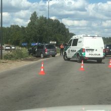 Ties išvažiavimu link Vilniaus – avarija: trys sužeistieji, viena moteris be sąmonės