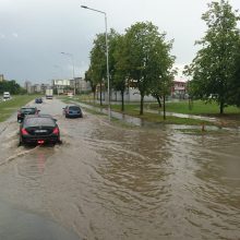 Po gausesnio lietaus – vėl patvinusios Kauno gatvės