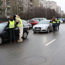 Prieššventinė akcija Kaune: mainais už atvirutę – vairuotojų pažadas vaikams