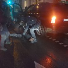 Toliau triuškinama Kauno narkomafija: „Aro“ sulaikyti įtariamieji atsidūrė už grotų