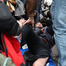 Per naujus „geltonųjų liemenių“ protestus kilo susirėmimų su policija