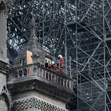 Prie Paryžiaus Dievo Motinos katedros gali būti pastatyta laikina medinė šventykla