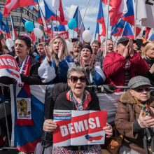 Prahoje tūkstančiai žmonių susirinko į protestą prieš Čekijos vyriausybę