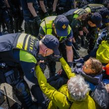 Nyderlanduose per klimato grupės protestą sulaikyta daugiau kaip 1,5 tūkst. žmonių