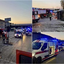 Daugiau didžiulės avarijos aplinkybių: tik vienas mikroautobuso keleivis segėjo saugos diržą