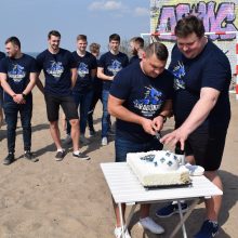 „Dragūno“ gimtadienis prie jūros: rankinis, tortas ir staigmena iš Suomijos