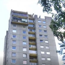 Vilniuje nukrito daugiabučio balkonas: teko evakuoti gyventojus