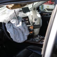 Per plauką nuo tragedijos: BMW taranavo Savanorių prospekto penkiaaukštį