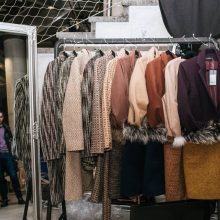 „Fashion bazaar“ išpirktuvėse – net 200 dalyvių ir stilingi kainų medžiotojai