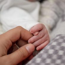 Ukmergės rajone, namuose, rastas sužalotas kūdikis: pagalbą iškvietė socialinė darbuotoja