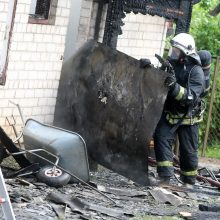 Ugniagesiai sukelti ant kojų: Kretingos rajone užsiliepsnojo ūkinis pastatas