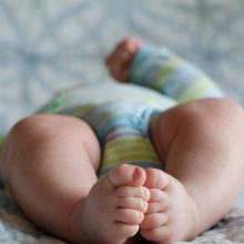 Tragiškai pasibaigęs gimdymas namuose: kūdikis po kelių valandų mirė