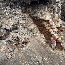 Slėpė: apie atkastus seno mūro fragmentus paveldosaugininkai sužinojo iš gyventojų, o ne statytojų.