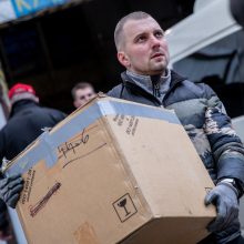 Tūkstančiai savanorių veržiasi padėti Ukrainai