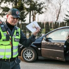 Pričiuptas girtas prie vairo prieniškis pasiūlė 200 eurų kyšį