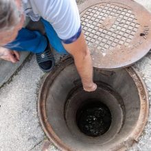 Tragedija Jurbarko rajone: užsimušė į kanalizacijos šulinį įkritęs vyras