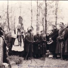 Pastatė: paminklą ant P.Eimučio kapo 1934 m. balandį šventino kapelionas poetas Adolfas Sabaliauskas-Žalia Rūta.
