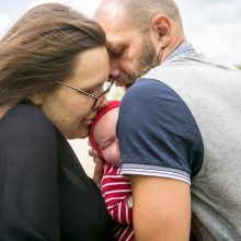 Šešių kilogramų gimusį mažylį tėvai jau parsivežė namo: kol kas tik geros emocijos