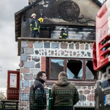 Ringauduose – sprogimas ir didžiulis gaisras: nukentėjo namo šeimininkas