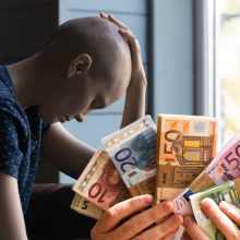 Sergantys vėžiu negauna svarbių vaistų: kaina tokia, kad tenka parduoti ir namus