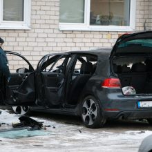 Kaltinamieji automobilio Šančiuose susprogdinimu prisipažino keršiję už draugo nužudymą   