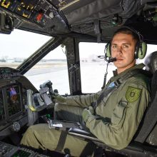 Karinių oro pajėgų pilotas: nuo „Boeing“ iki „Spartan“