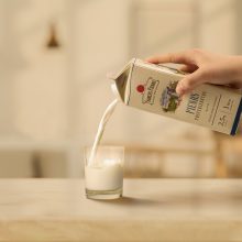 Pasirinkusiems lietuvišką pieną, „Maxima“ taria ačiū – lietuviški pieno produktai kainuoja mažiau